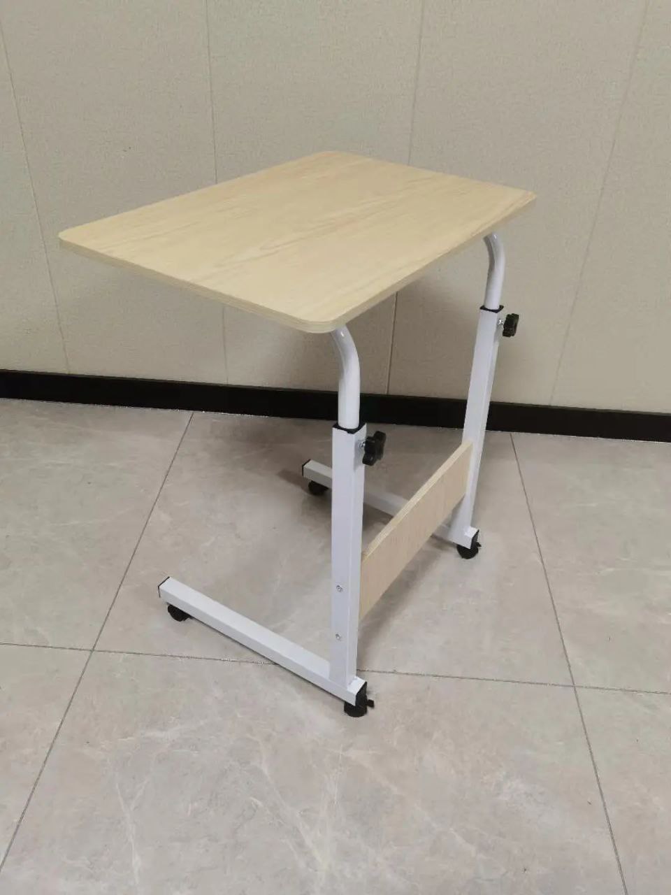 طاولة متنقلة